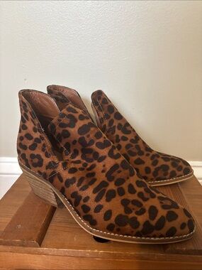 Unilody Women Size 7 Leopard Ankle Boots V Cut Side Pointed Toe Western Booties